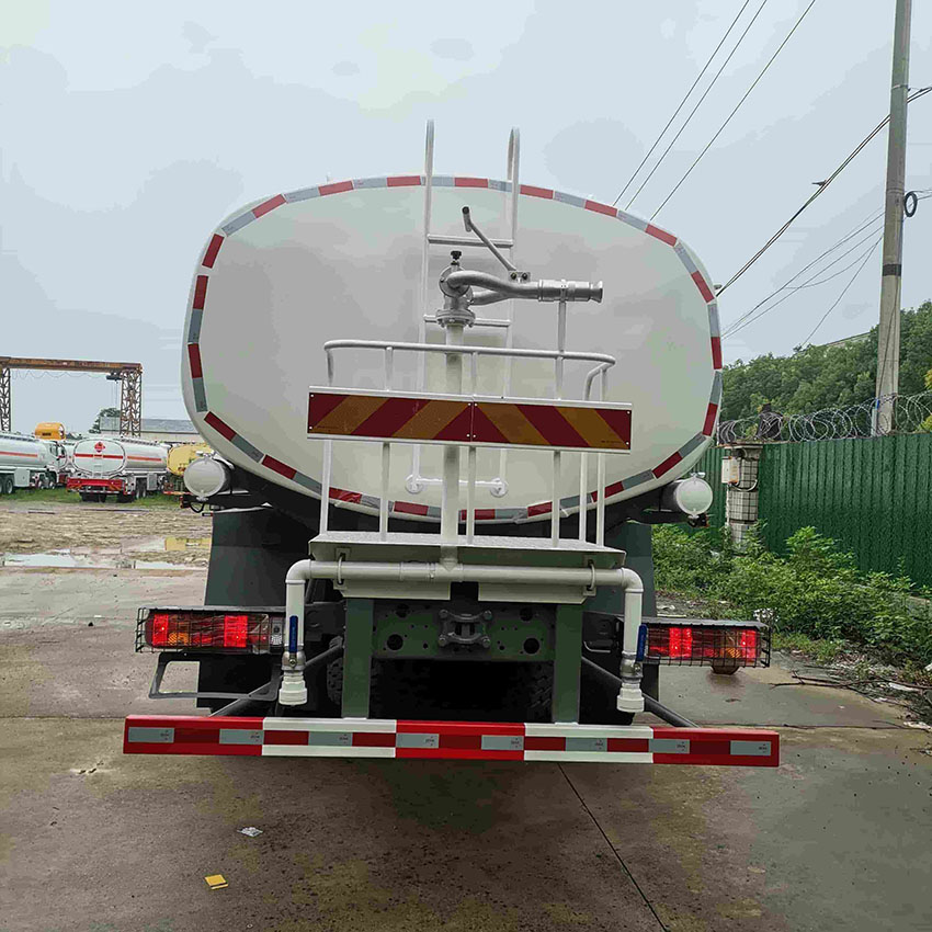 SINOTRUK HOWO 6X4 20000 Liters Water Spraying Tanker Truck 4