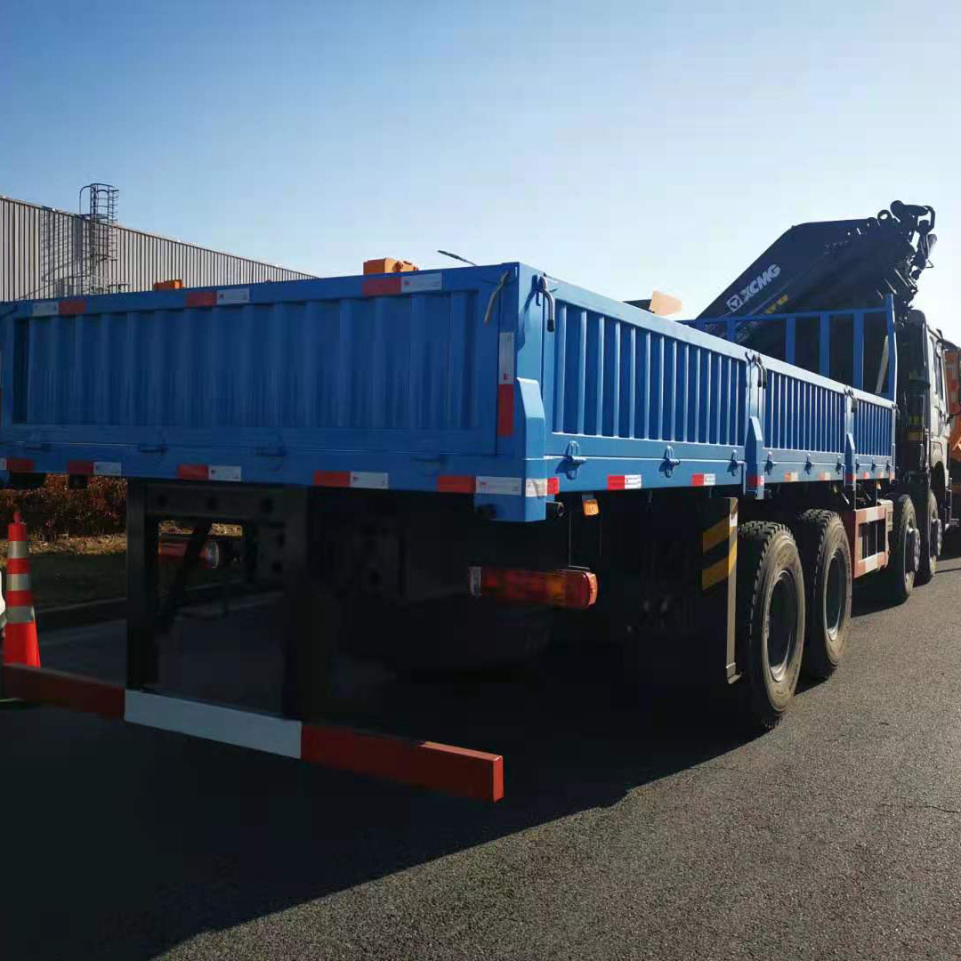 SINOTRUK HOWO 8X4 43T Folded Crane Truck 