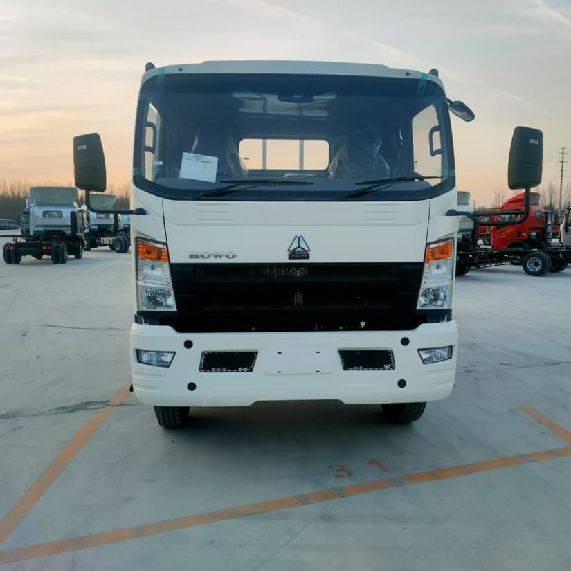 SINOTRUK HOWO 4X2 10T Cargo Truck in stock