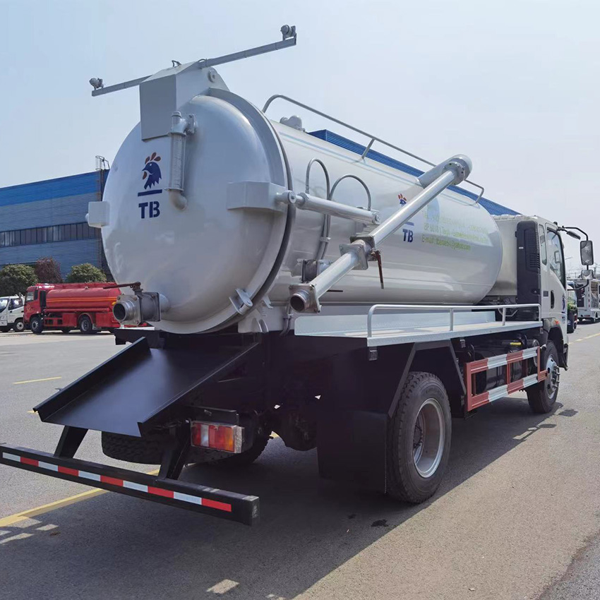 SINOTRUK HOWO 4X2 5000 Liters Sewage Suction Truck