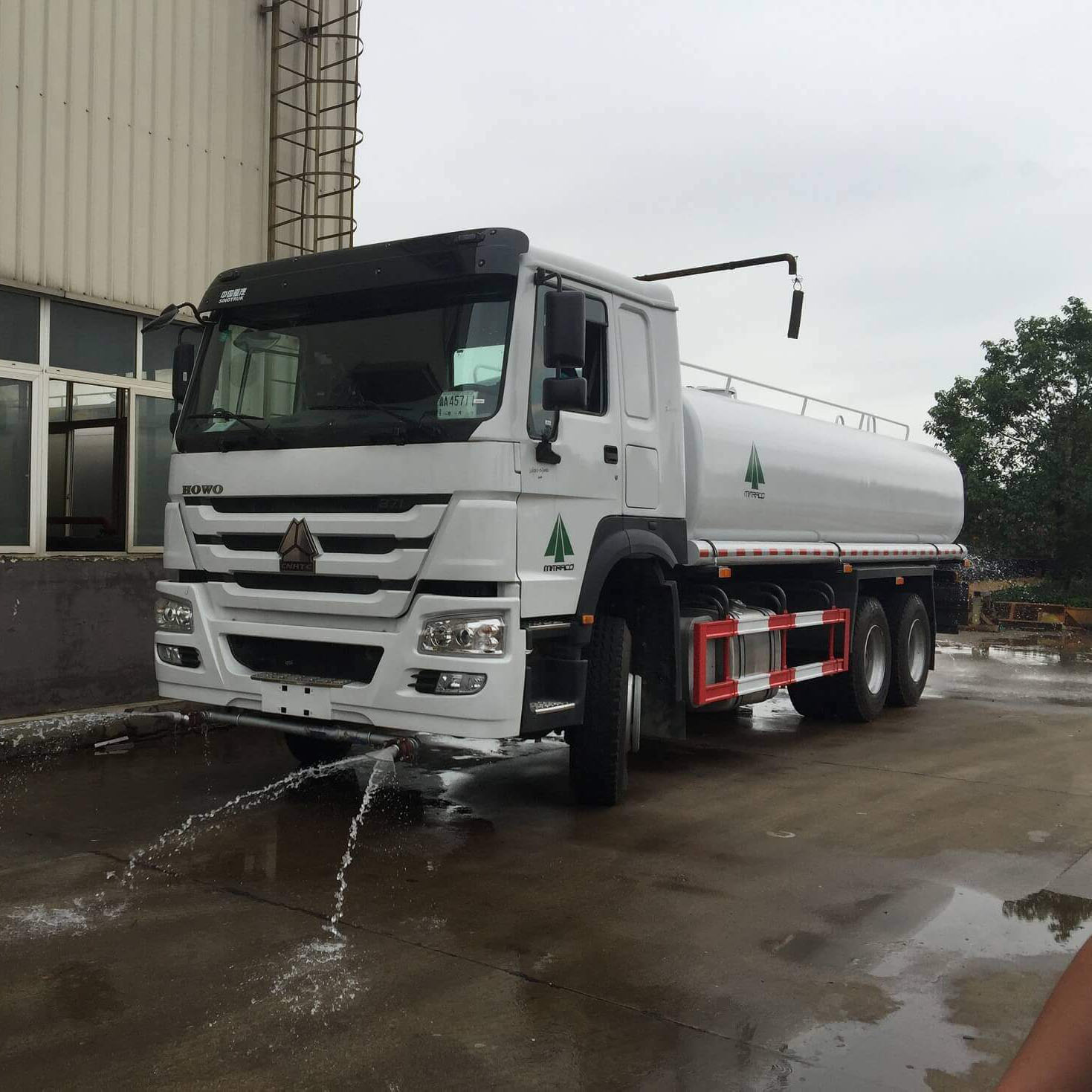 SINOTRUK HOWO 6X4 20000 Liters Water Spraying Tanker Truck 6