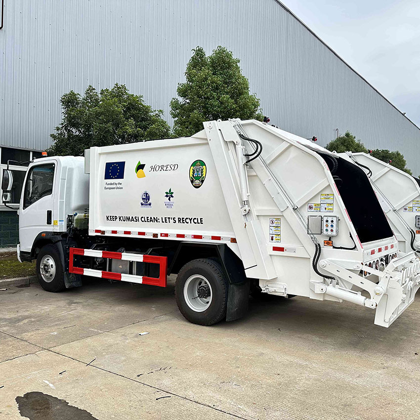 SINOTRUK HOWO 4X2 8CBM Compactor Garbage Truck