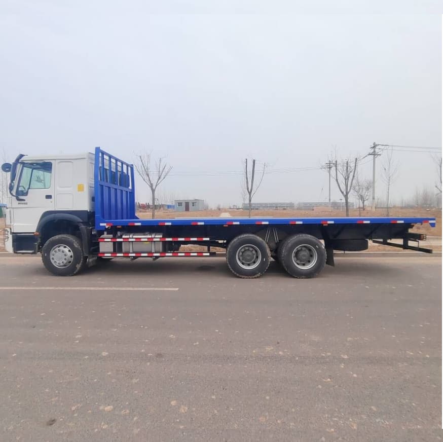 SINOTRUK HOWO 6X4 Flatbed Container Lorry Cargo Truck 1