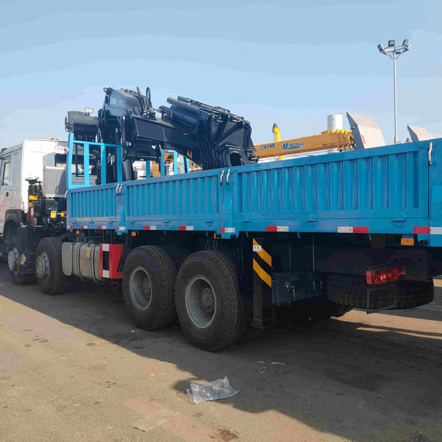 SINOTRUK HOWO 8X4 43T Folded Crane Truck 