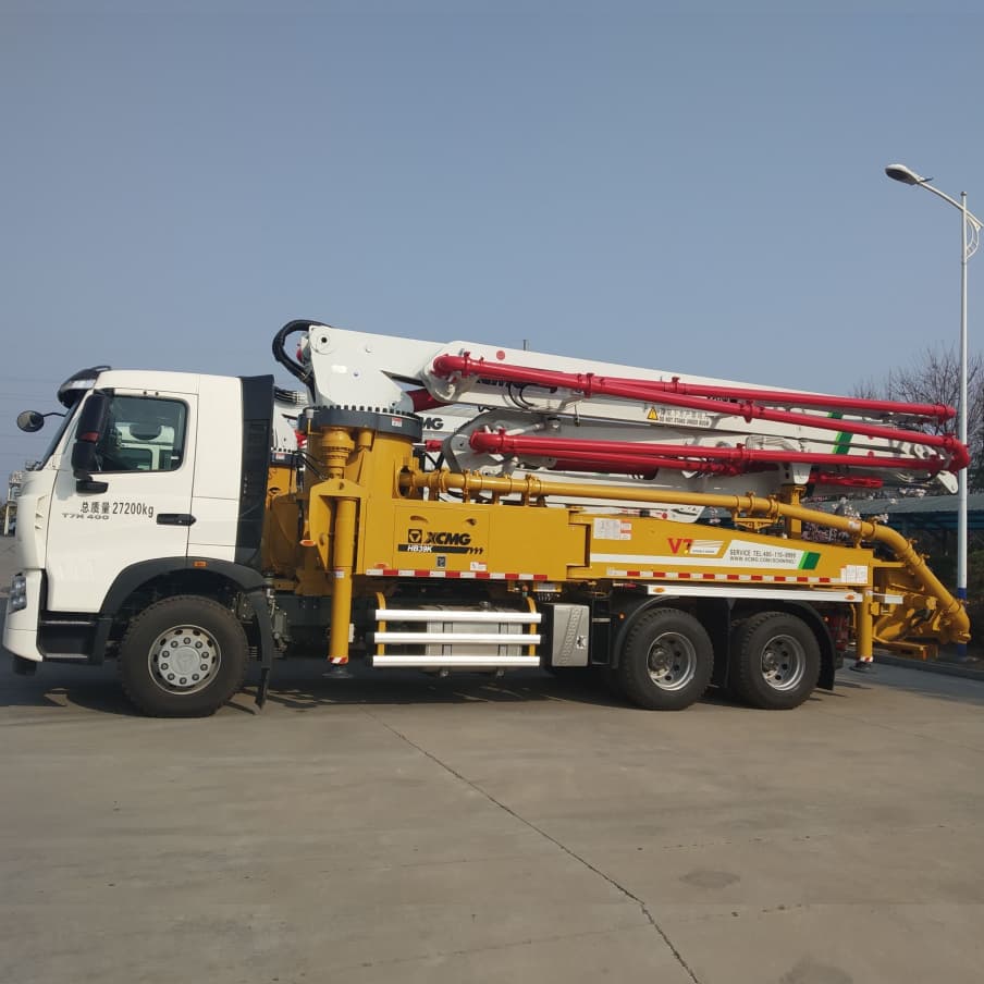 SINOTRUK 37m 42m Mounted Concrete Mixer Boom Pump Truck