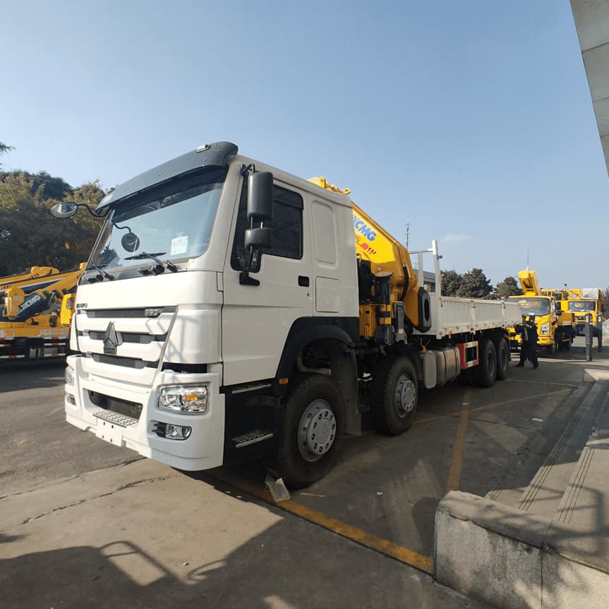  SINOTRUK HOWO 8X4 20T XCMG Telescopic Crane Truck