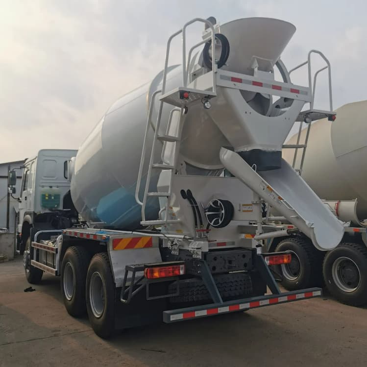 SINOTRUK HOWO 6X4 Heavy Duty 10CBM Concrete Mixer Truck