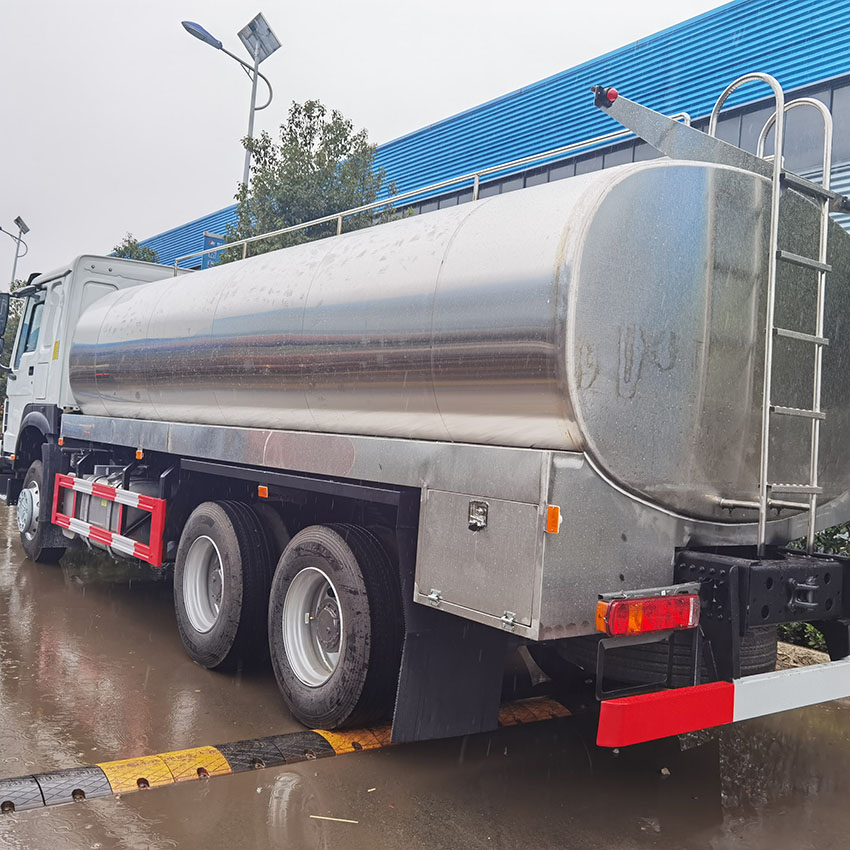 SINOTRUK HOWO 6X4 20000 Liters Stainless Steel Milk Tanker Truck 2