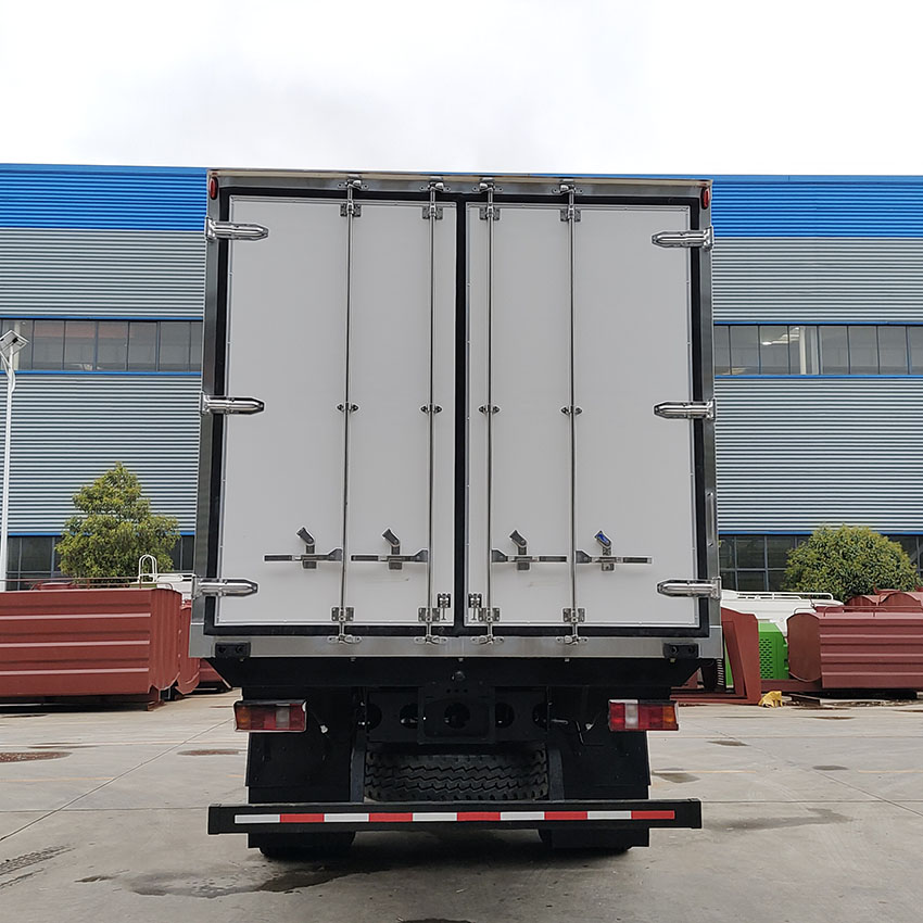 HOWO 4X2 5T Light Duty refrigerator truck