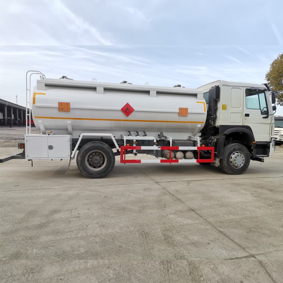 HOWO 4X2 12000 Liters Fuel Tank Transport Truck