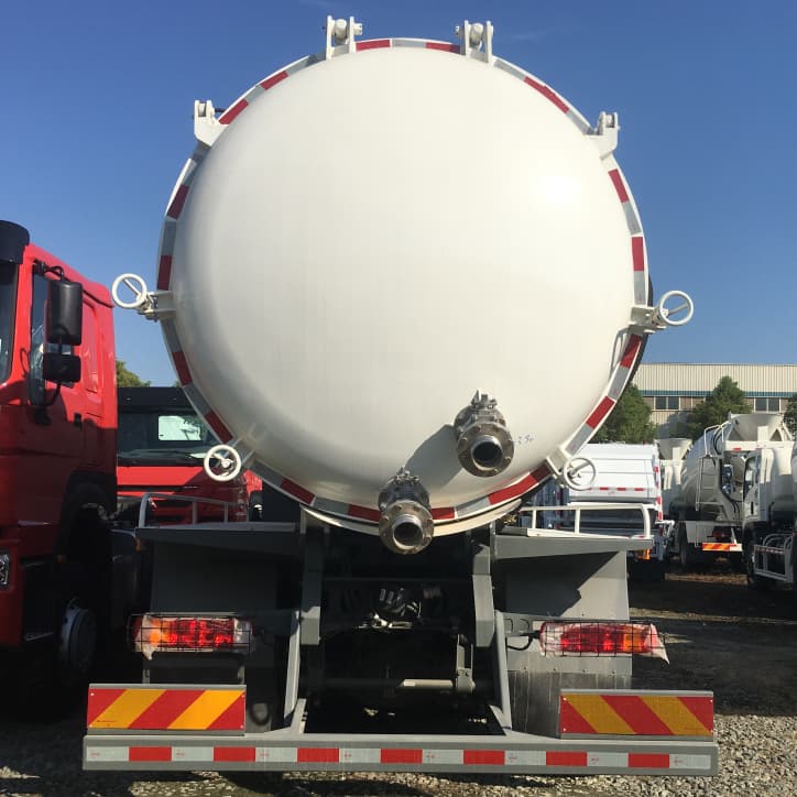 HOWO 4X2 12000 Liters 12CBM Suction Sewage Truck 3