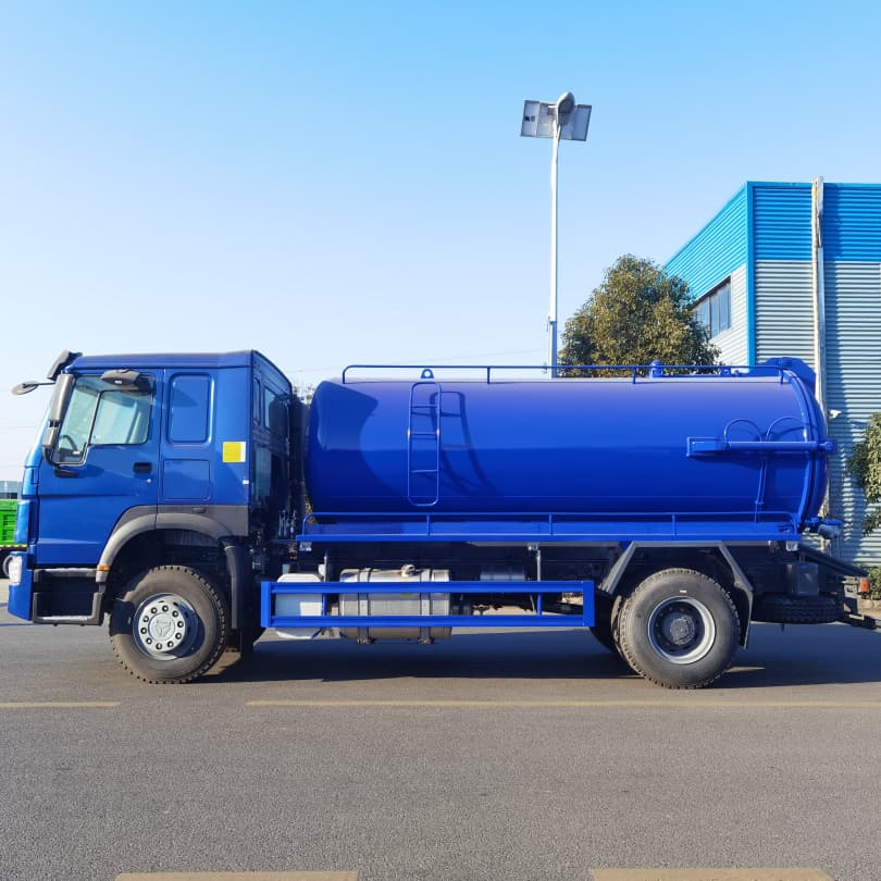 HOWO 4X2 12000 Liters 12CBM Suction Sewage Truck 4