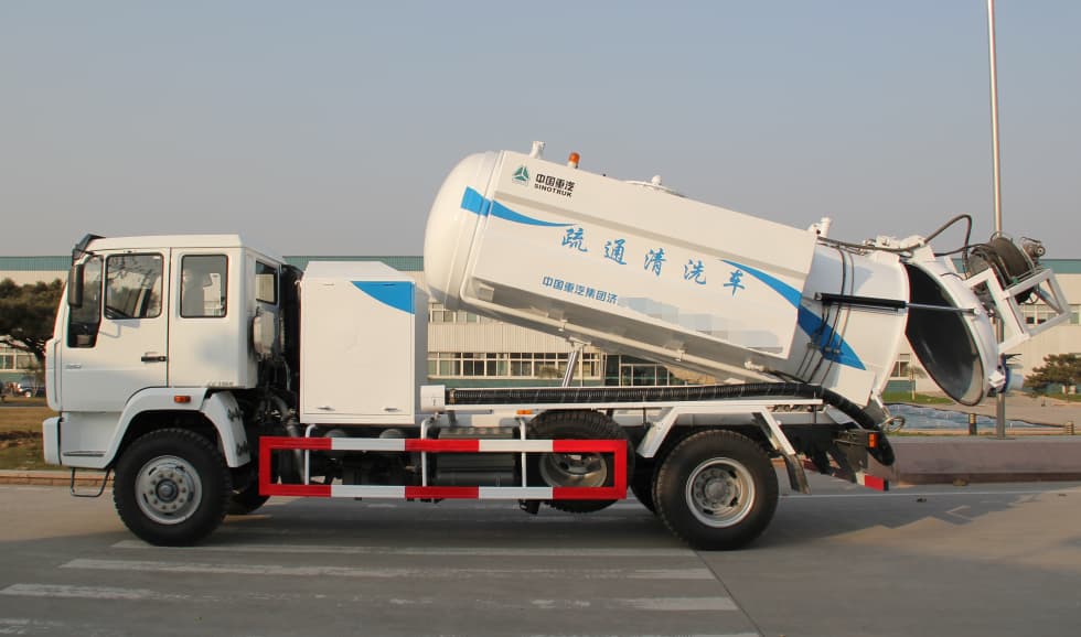 vucuum cleaning truck (1)