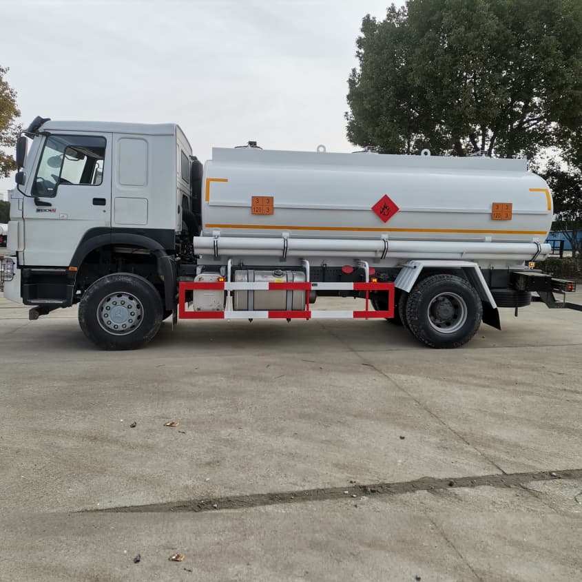 HOWO 4X2 12000 Liters Fuel Tank Transport Truck 5