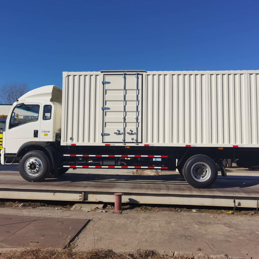 HOWO 8T 10T Van Box Cargo Truck