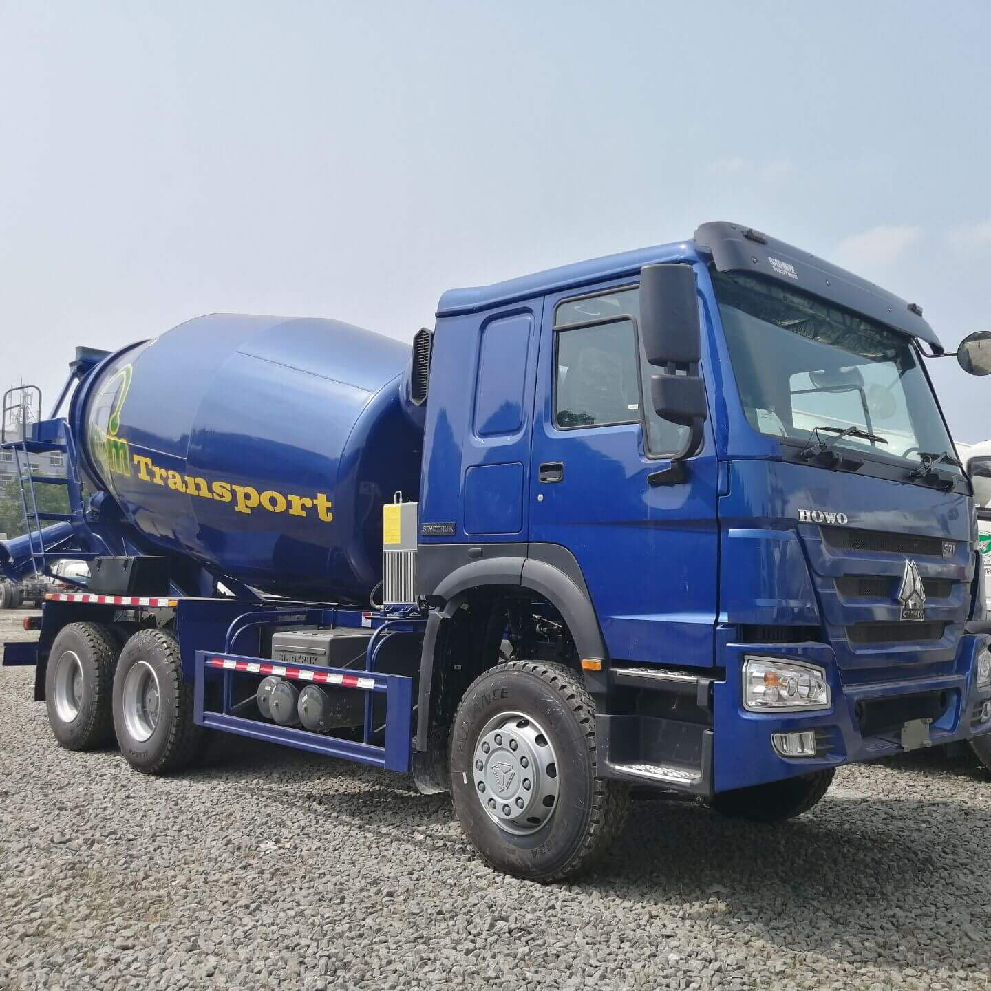 SINOTRUK HOWO 6X4 10CM Concrete Mixer Truck