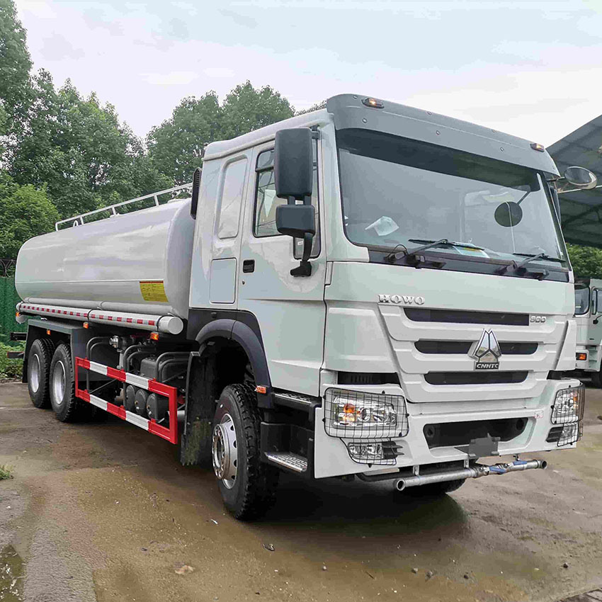 SINOTRUK HOWO 6X4 20000 liter Water Spraying Tanker Truck