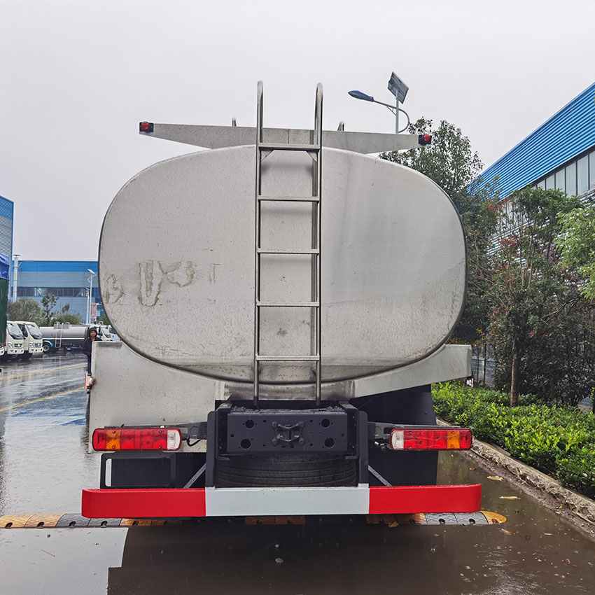 SINOTRUK HOWO 6X4 20000 Liters Stainless Steel Milk Tanker Truck 3