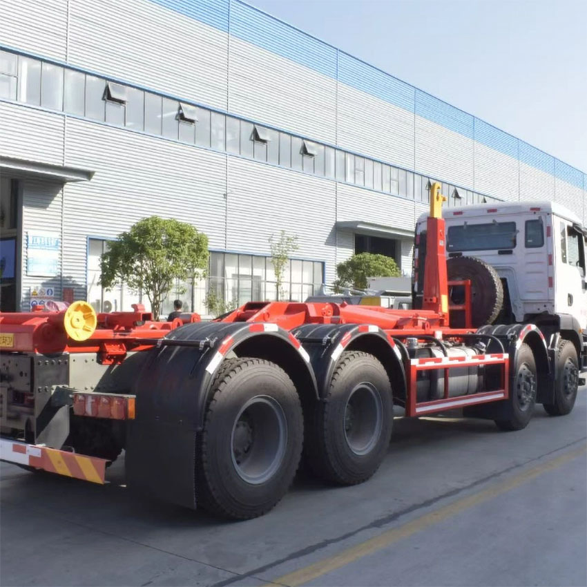 SINOTRUK HOWO 8X4 Hook Lift Garbage Truck