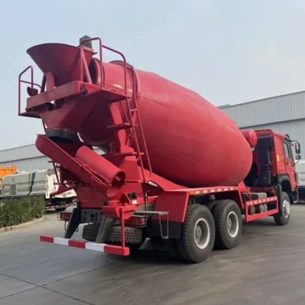 New HOWO 6X4 380HP 8CBM Concrete Mixer Truck 3