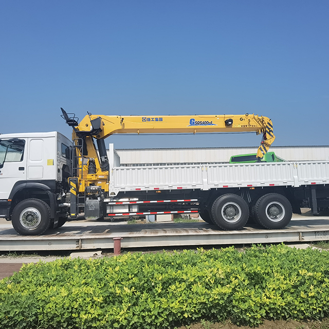 SINOTRUK HOWO 10T 6X4 Telescopic Crane Truck