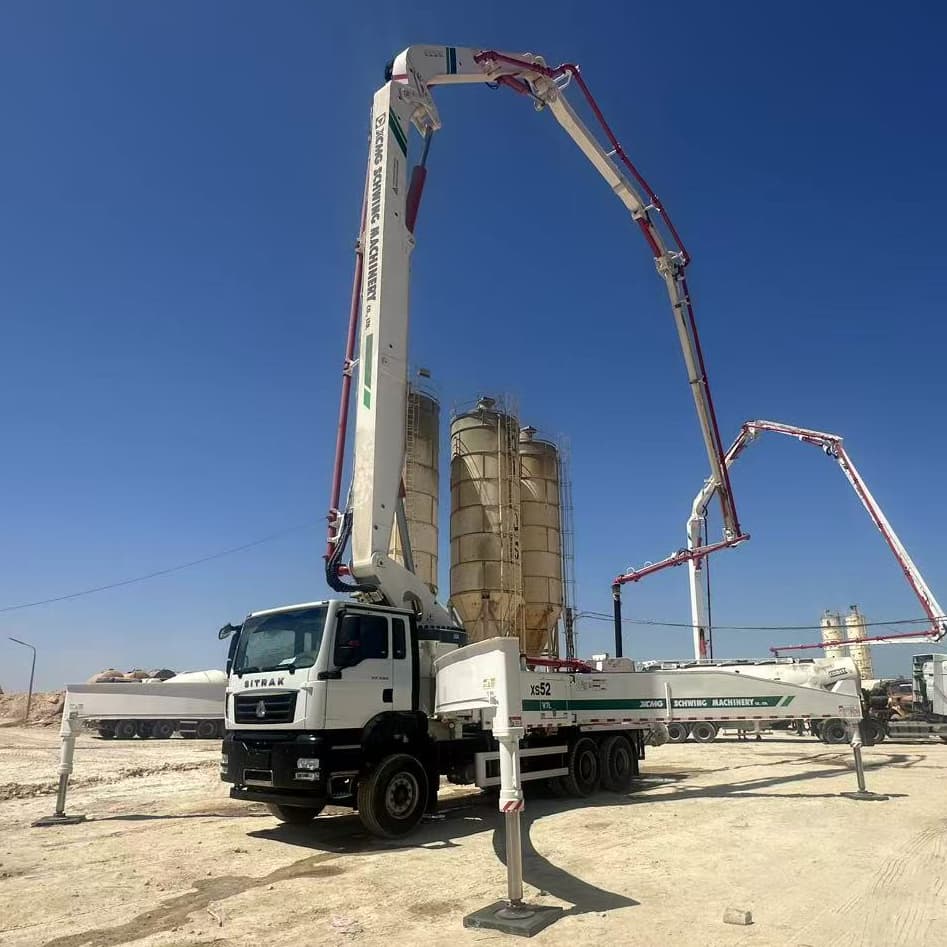 SINOTRUK 62m Mounted Boom Pump Truck