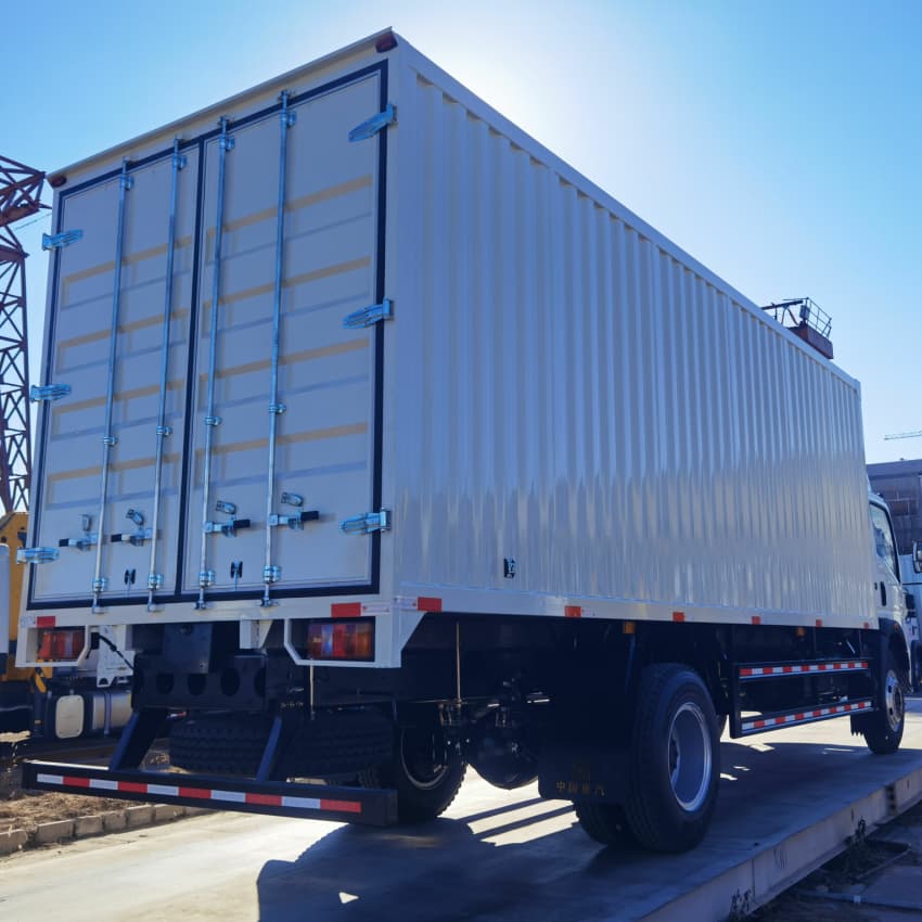 HOWO 8T 10T Van Box Cargo Truck