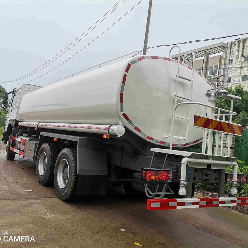 SINOTRUK HOWO 6X4 20000 liter Water Spraying Tanker Truck