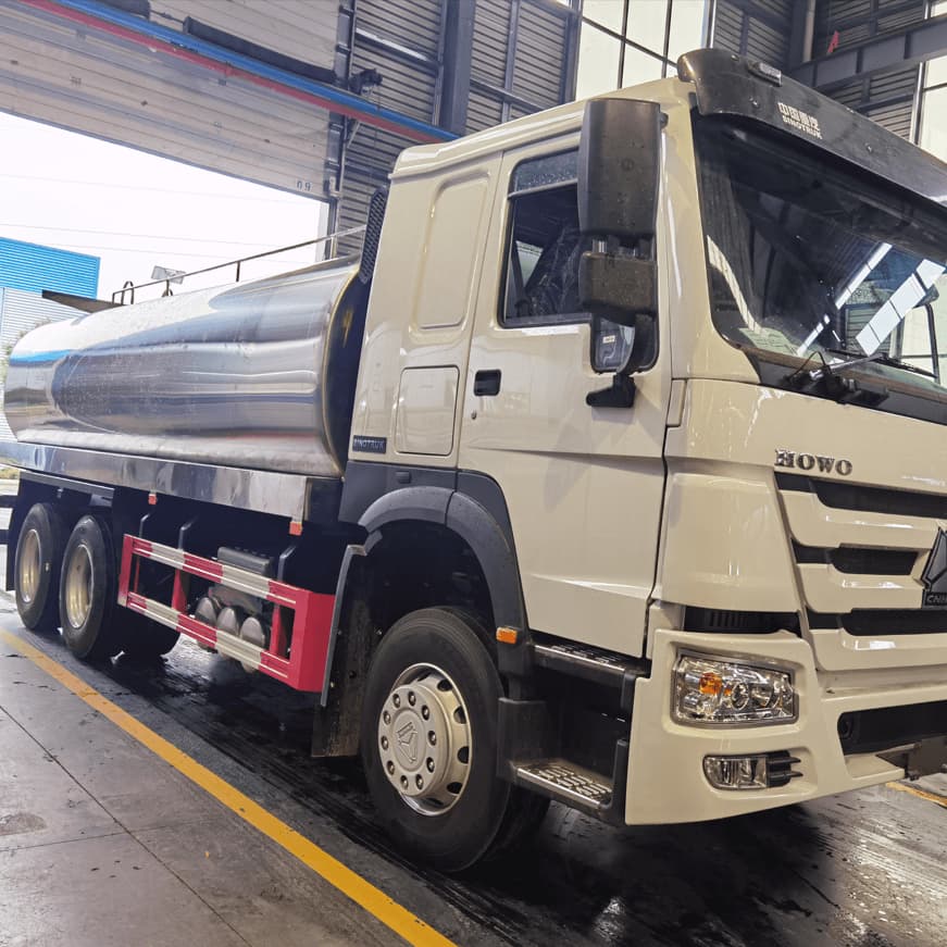 SINOTRUK HOWO 6X4 20000 Liters Stainless Steel Milk Tanker Truck