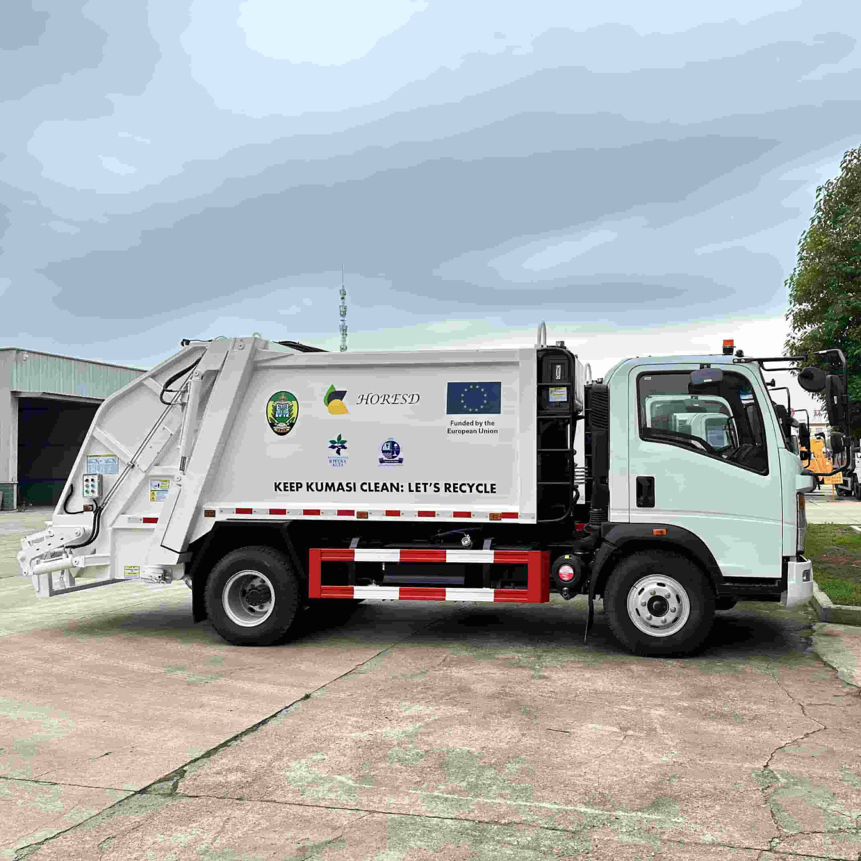 SINOTRUK HOWO 4X2 8CBM Compactor Garbage Truck 6