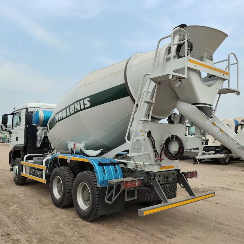 SINOTRUK HOWO TX 10CBM 6X4 Concrete Mixer Truck 3