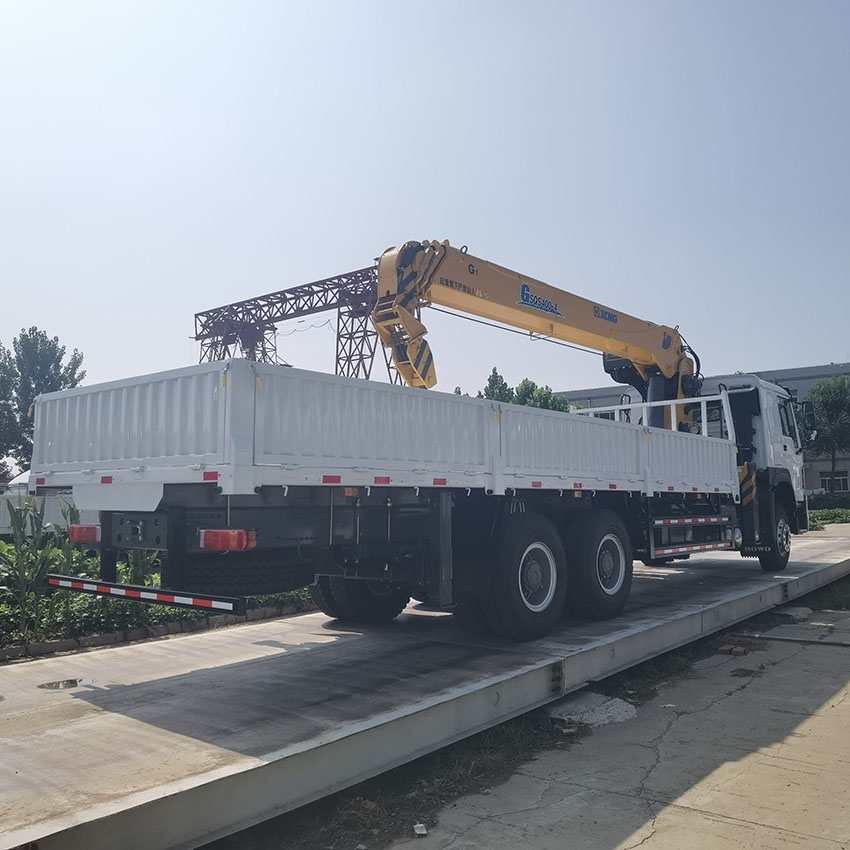 SINOTRUK HOWO 6X4 12T Telescopic Crane Truck