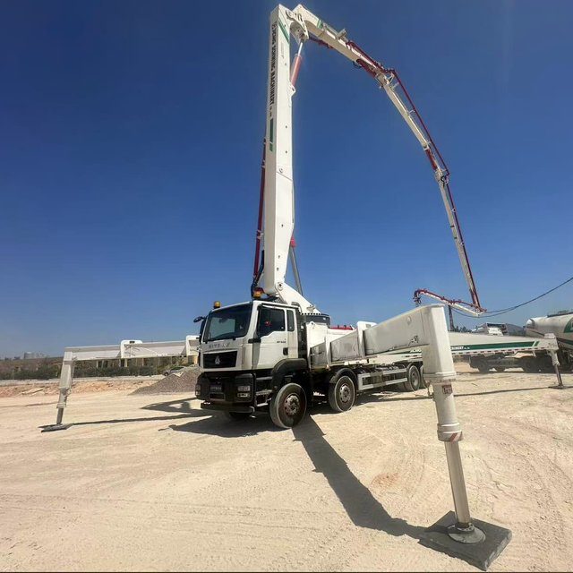 SITRAK 52M XCMG Mounted Concrete Mixer Boom Pump Truck
