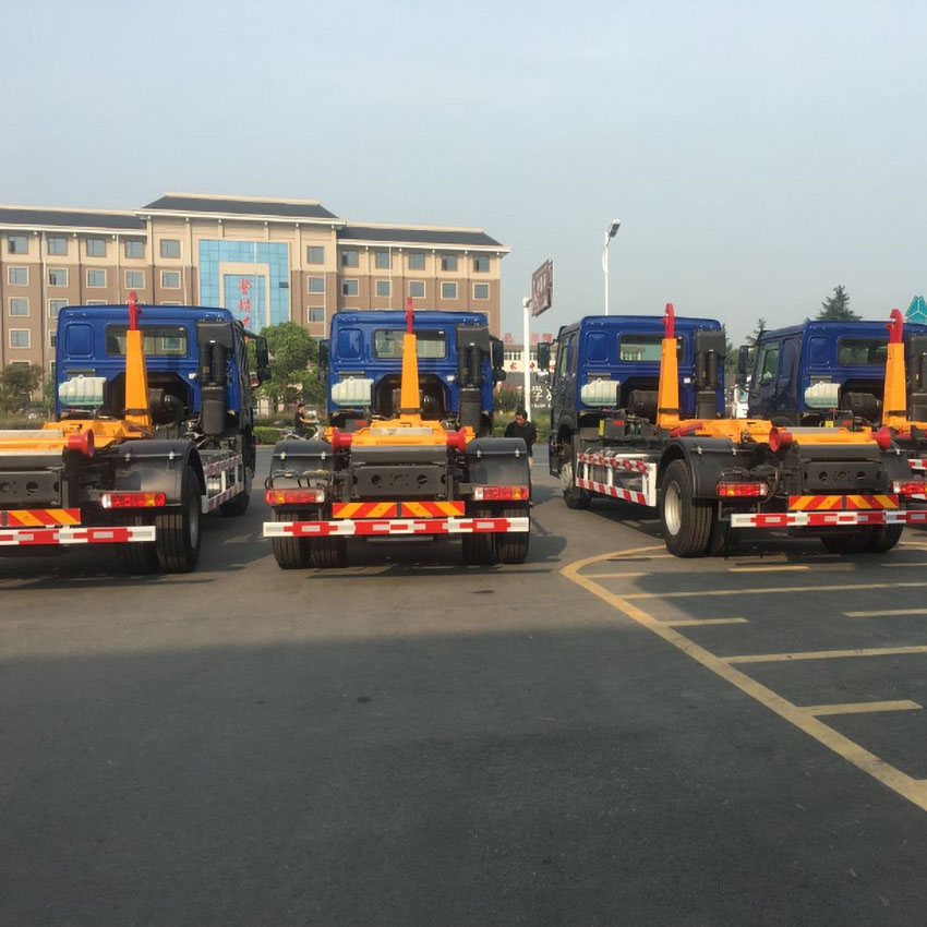 SINOTRUK HOWO 6X4 Hook Lift Garbage Truck